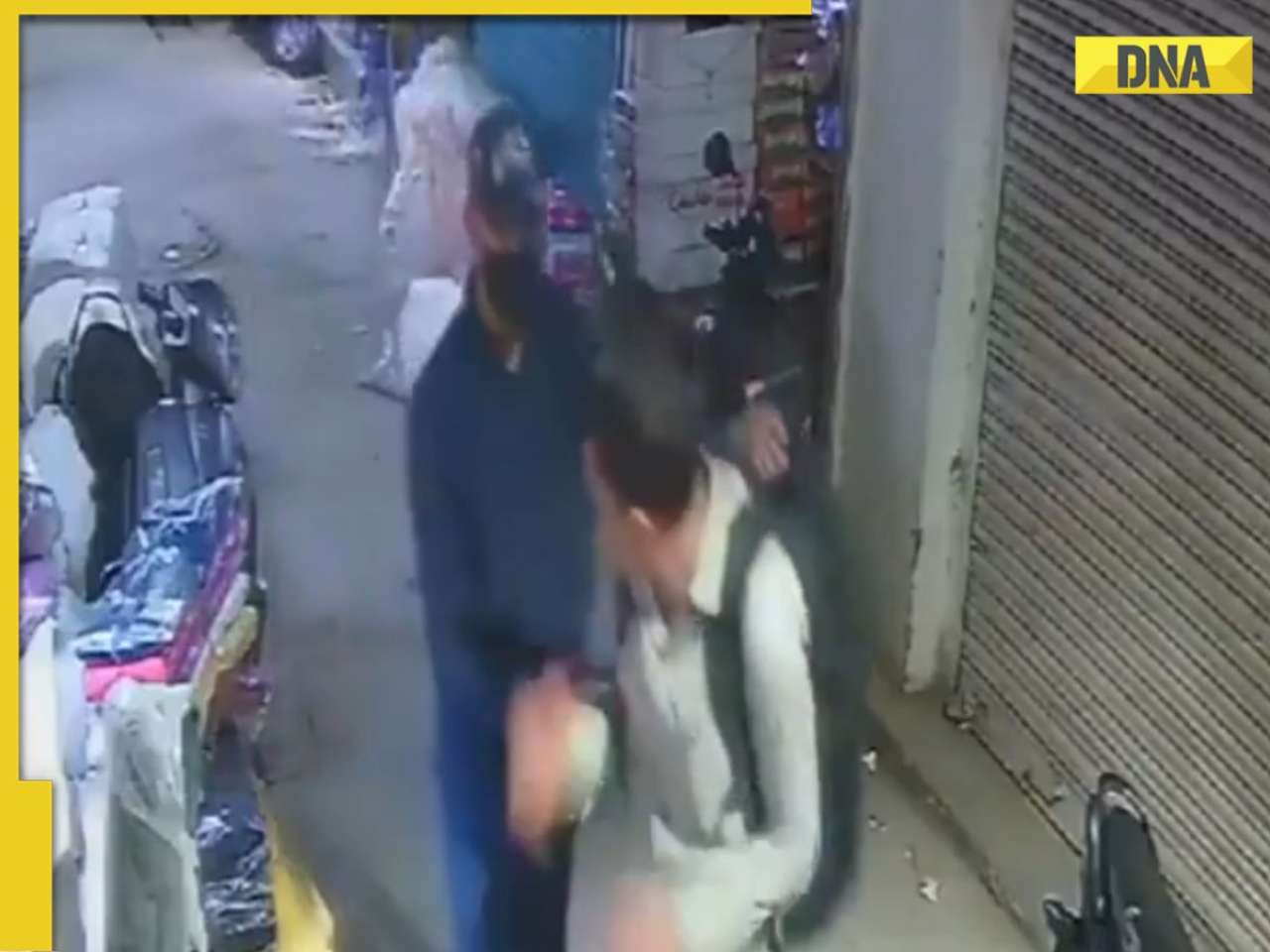 Rs 80 lakh looted from trader at gunpoint; video goes viral, netizens react: 'Welcome to New Delhi'